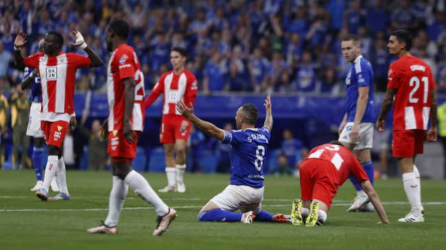 Pha đá phạt thành bàn đẳng cấp của Cazorla, mở ra hy vọng thăng hạng cho Real Oviedo
