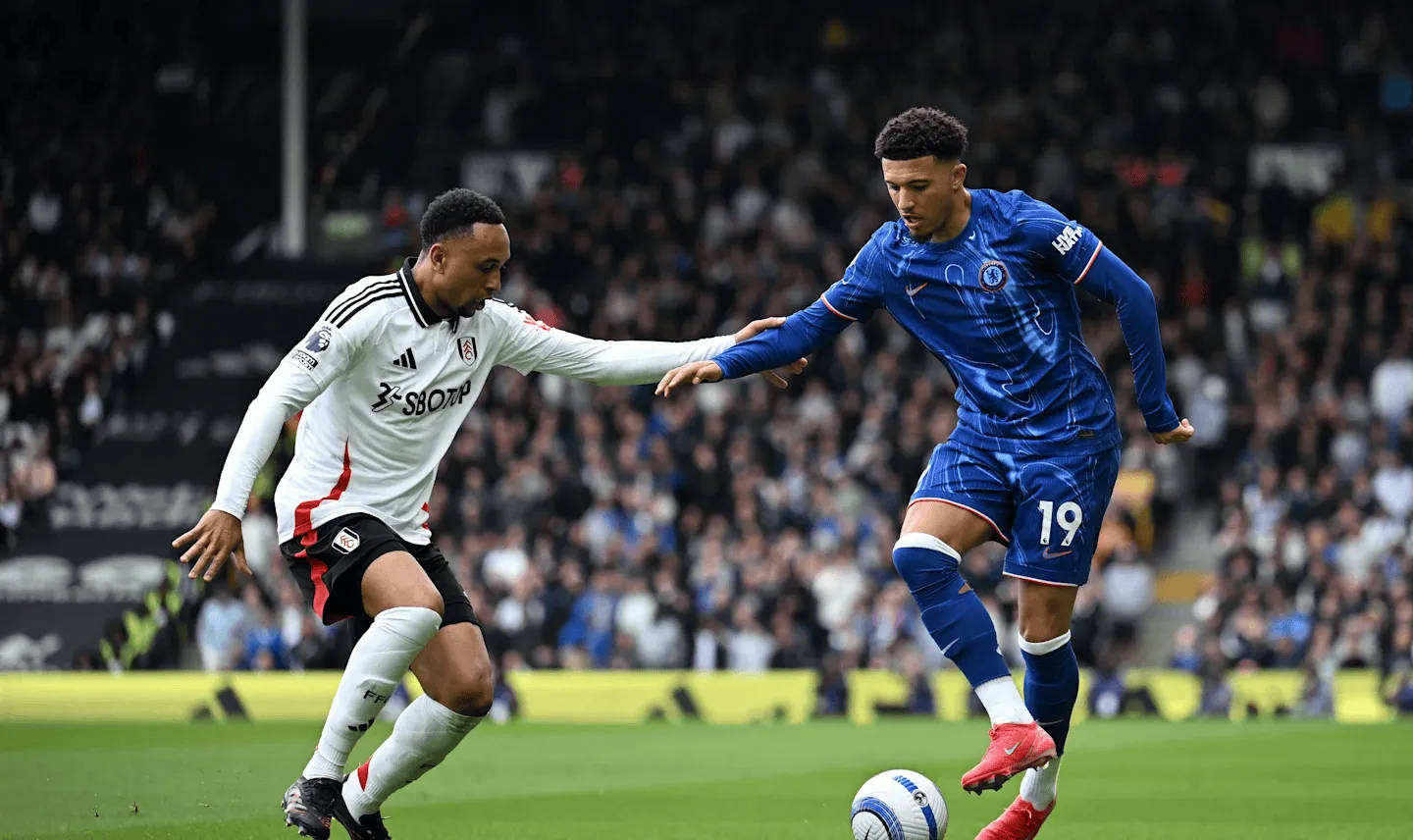 Sancho rời Chelsea sau khi kết thúc hợp đồng cho mượn.