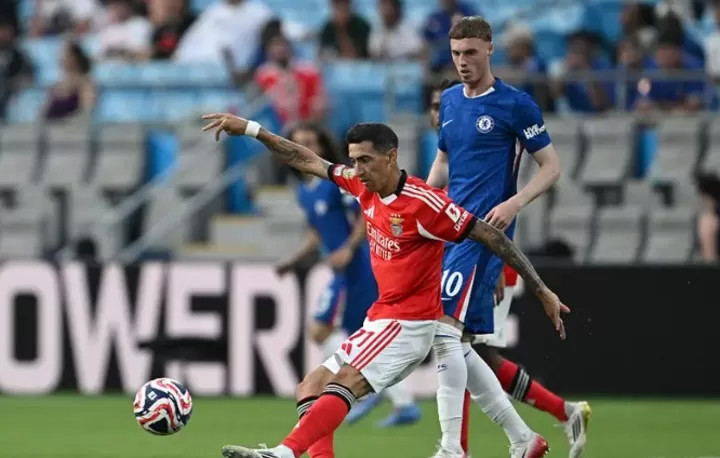 Di Maria gỡ hòa cho Benfica trên chấm phạt đền trước khi Chelsea bùng nổ trong hiệp phụ