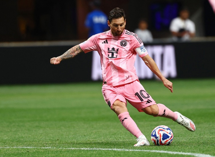 HLV Enrique đánh giá cao Messi trước thềm trận đấu.