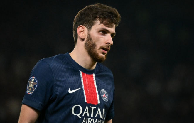 Kvaratskhelia trả lời phỏng vấn trước trận đấu với Real Madrid.