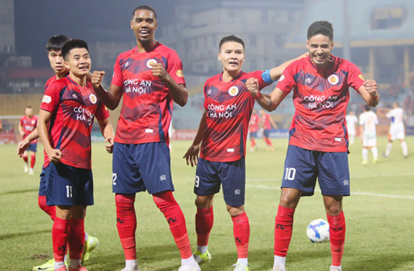 Alan Grafite rạng rỡ với danh hiệu cầu thủ xuất sắc nhất V-League