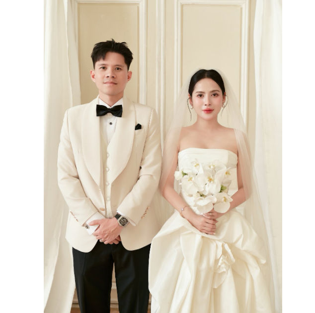 Ảnh cưới hạnh phúc của trung vệ Dương Thanh Hào và Julia Nguyễn