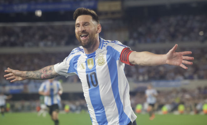 Messi trên sân cỏ, chuẩn bị cho những trận đấu quan trọng.