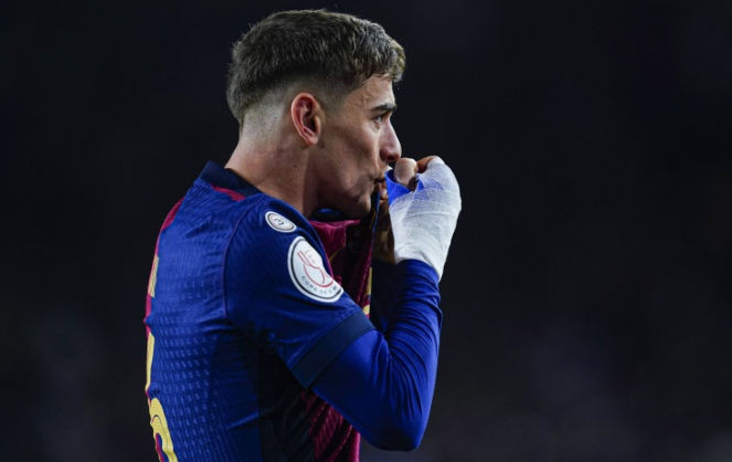 Gavi lo lắng vì đầu gối sưng, nguy cơ bỏ lỡ nhiều trận đấu quan trọng của Barcelona.