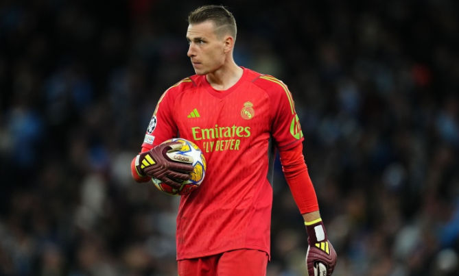 Thất bại trong việc chiêu mộ Maignan, Fenerbahce nhắm đến thủ môn Lunin của Real Madrid