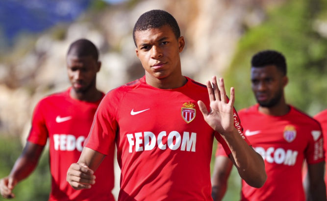 Kylian Mbappé thời còn khoác áo Monaco: Mùa giải bùng nổ với 28 bàn thắng.