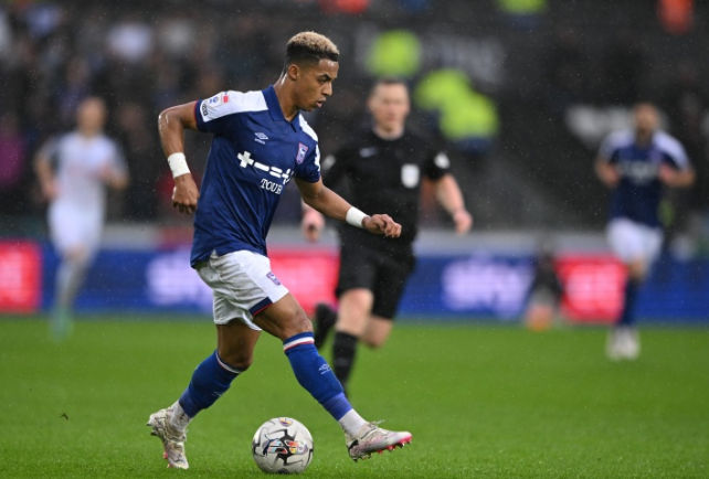 Omari Hutchinson, mục tiêu chuyển nhượng hàng đầu của Nottingham Forest.