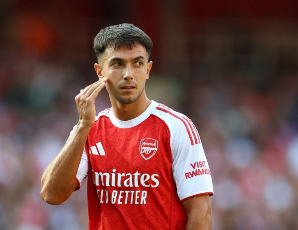 Martin Zubimendi trong màu áo Arsenal thể hiện quyết tâm cao độ.