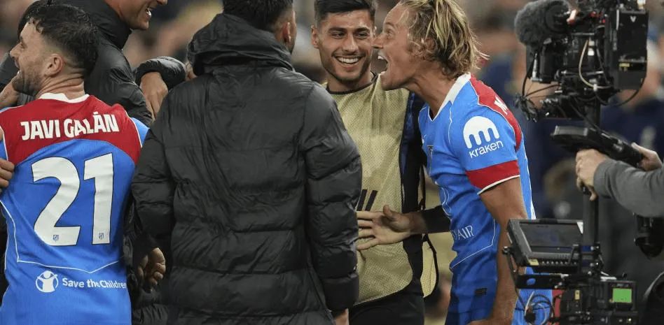 Marcos Llorente thất vọng sau khi Atletico Madrid thua Liverpool dù anh đã ghi hai bàn