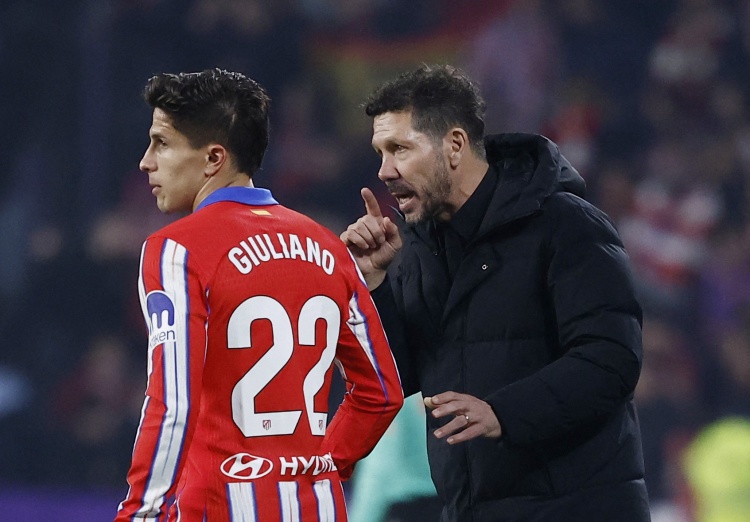 Liverpool tấn công sắc bén, HLV Simeone ấn tượng.