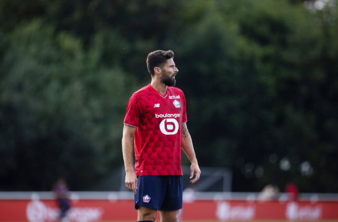 Giroud giải thích lý do từ chối Lorient để gia nhập Lille, đội bóng đang cạnh tranh suất dự cúp châu Âu.