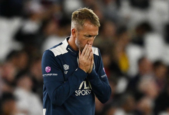 Hàng thủ West Ham chật vật chống đỡ các pha phạt góc, dẫn đến nhiều bàn thua.