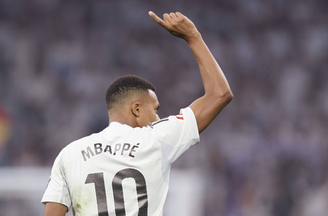 Mbappe cán mốc 50 bàn thắng và sự tiến bộ vượt bậc trên chấm 11 mét.