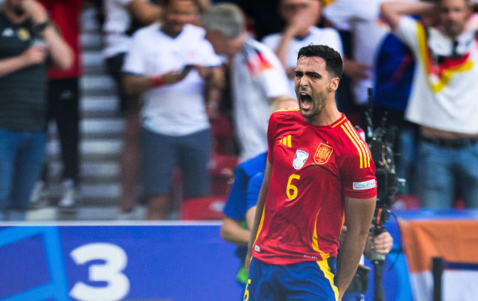 Merino rạng rỡ sau khi lập hat-trick vào lưới Thổ Nhĩ Kỳ, tái hiện kỳ tích ghi bàn của các huyền thoại Tây Ban Nha.