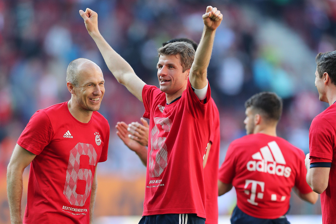 Thomas Müller tri ân Van Gaal, người đã trao cơ hội cho anh từ những ngày đầu sự nghiệp.