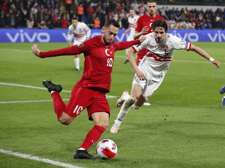 Calhanoglu hướng tới kỷ lục khoác áo đội tuyển Thổ Nhĩ Kỳ: Mong muốn tránh chấn thương để hiện thực hóa giấc mơ.