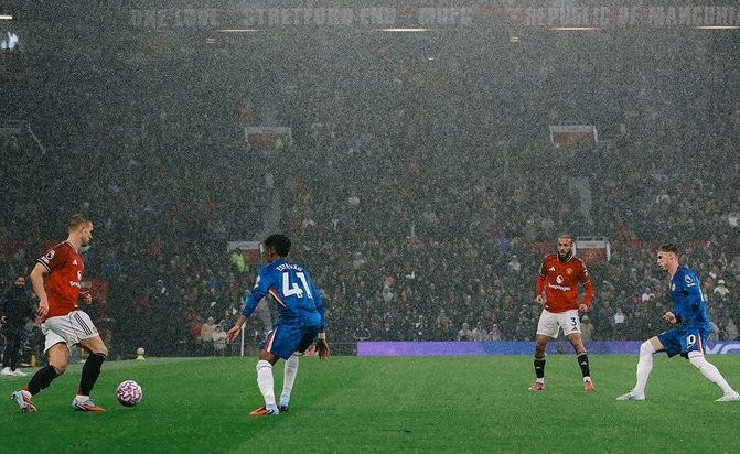 Chelsea gặp khó khăn trên sân khách trước MU: Lịch sử đối đầu không ủng hộ The Blues.