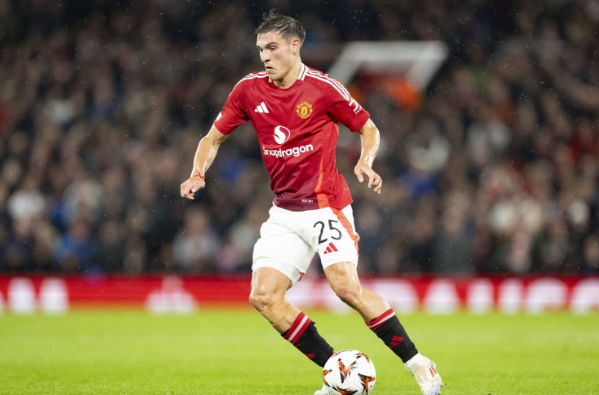 Ugarte vẫn ở lại Manchester United bất chấp sự quan tâm từ Serie A
