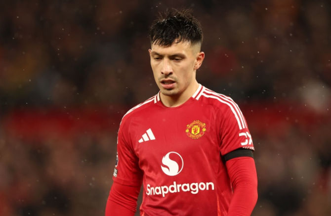Lisandro Martinez nỗ lực hồi phục để trở lại đội hình Manchester United.