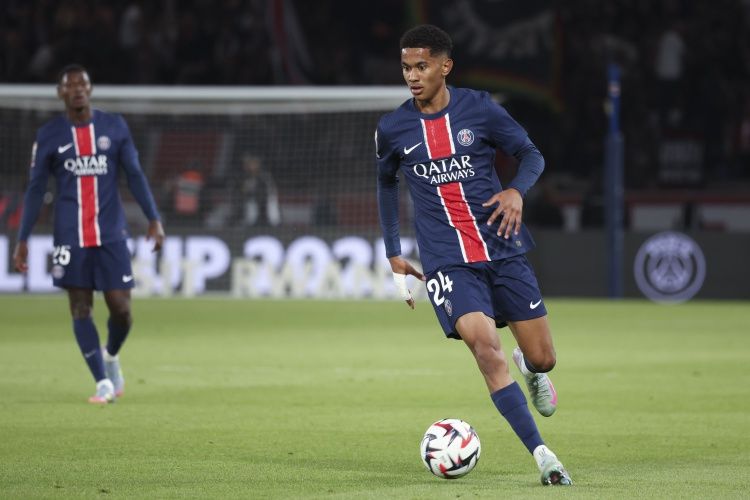 Malcom ăn mừng bàn thắng quan trọng, giúp PSG lội ngược dòng thành công trước Barcelona.