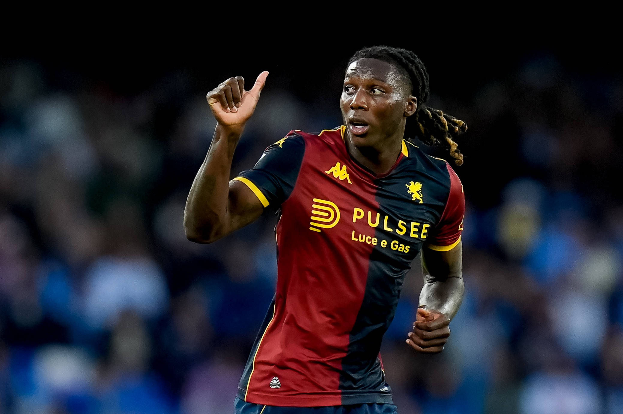 Hậu vệ Cuffy của Genoa lọt vào tầm ngắm của Juventus và Napoli, Arsenal có thể thu về lợi nhuận từ điều khoản bán lại.